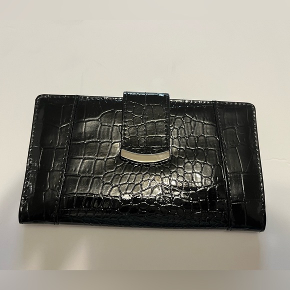 unbranded Handbags - Non branded croc embossed women’s fashion wallet
